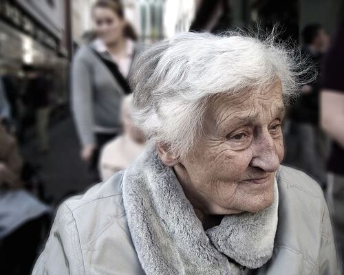 dependent-dementia-woman-old