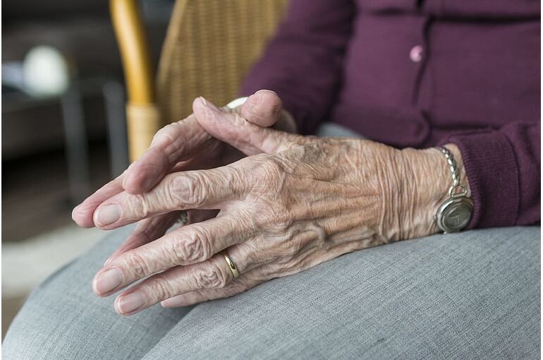 hand-hands-old-old-age