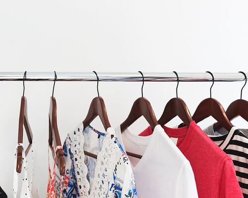 sale-clothes-shopping-retail
