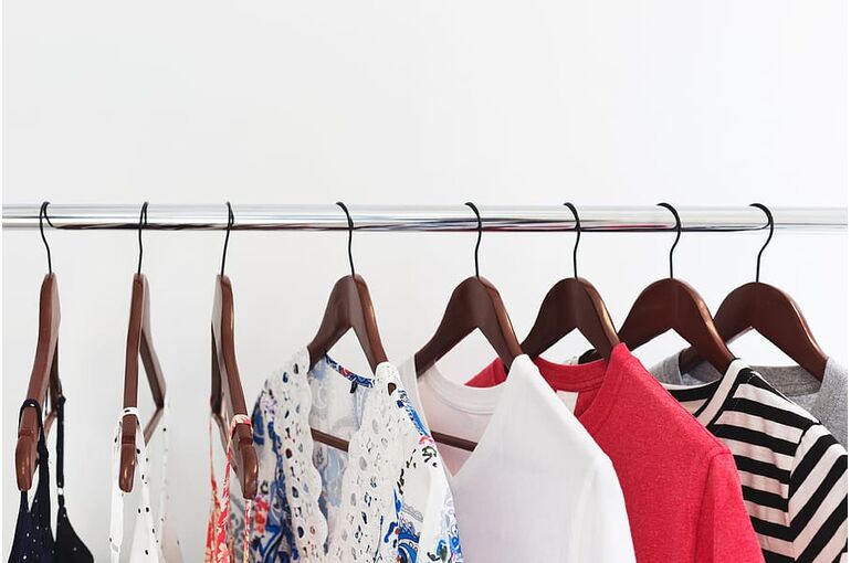 sale-clothes-shopping-retail