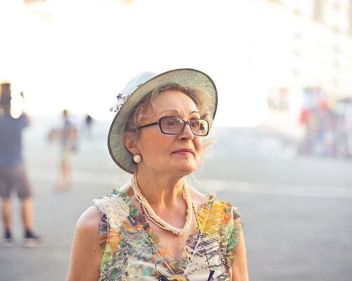 55-60-years-glasses-hat-lady