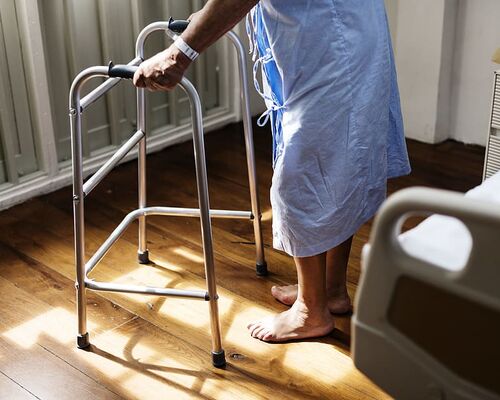 old-elderly-person-hospital