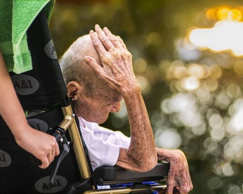 hospice-care-elderly-in-wheel-chair-elderly