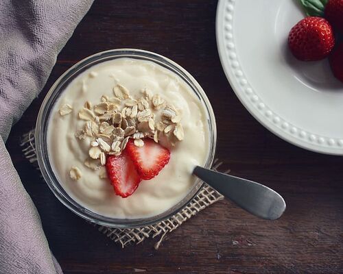 yogurt-fruit-vanilla-strawberries