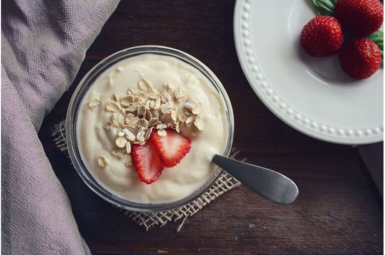yogurt-fruit-vanilla-strawberries